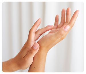 Portrait de mains qui se touchent - EFT - Thérapies brèves